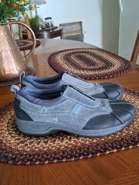 Ryka Womens Gray and Black Slip-On Casual Loafers Sz.10